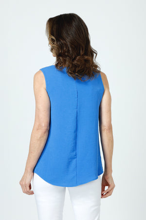 Top Ligne Airflow Swing Tank in Marine.  Crew neck sleeveless a line tank with curved hem.  A line swing shape.  Relaxed fit._59980365594990