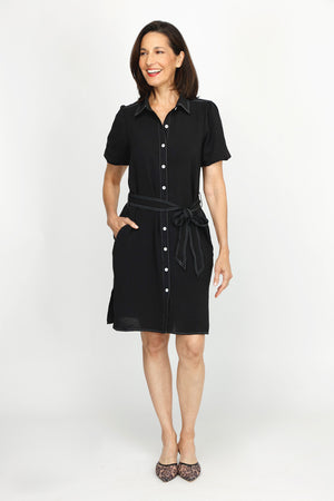 Top Ligne Bubble Sleeve Shirt Dress i Black.  Pointed collar button down shirt dress with short bubble sleeves.  Contrast color top stitching.  Self belt.  Side slits.  Relaxed fit._60216376754542