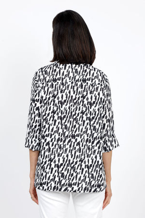 Beau Chemise Paint Strokes Tulip Hem Blouse in Black and White. Pointed collar popover with 5 button placket. Tulip hem in front with 3 button trim on each side. 3/4 sleeve. Relaxed fit._35322927317192