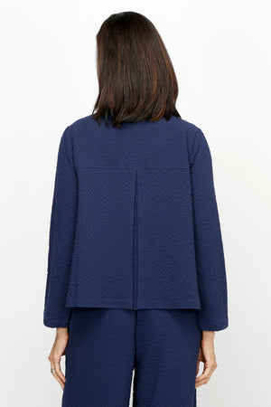 Habitat Crinkle EZ Swing Jacket in Navy.  Spread collar button down hybrid jacket with novelty buttons.  Bracelet length sleeves. Angled front patch pockets with button closure.  Back yoke with inverted pleat.  Relaxed fit._61206320087406