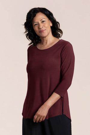 Sympli Go to Classic Relax in Melange Varsity, a deep garnet.  Crew neck, 3/4 sleeve top with curved hem and side slits.  Relaxed fit._61384809480558
