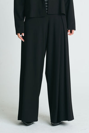 Planet Scuba Single Pleat Pants in Black.  Pull on pant with 1 1/4" waistband elastic in back.  Single inverted pleat on front left leg.  Wide leg.  Inseam: 30"_61187572498798