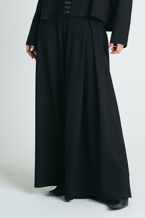 Planet Scuba Single Pleat Pants in Black.  Pull on pant with 1 1/4" waistband elastic in back.  Single inverted pleat on front left leg.  Wide leg.  Inseam: 30"_61187572531566