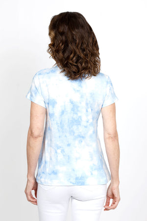 Elliott Lauren Clouds Tee in Blue. V neck short sleeve relaxed tee. Tie dyed print looks like clouds in the sky._35419562901704