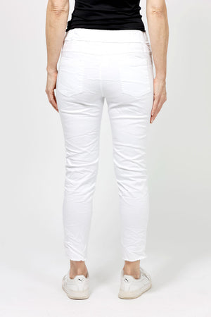 Organic Rags Raw Hem Pull On Pant in White.  Elastic waist pant.  2 front zip pockets with silver zipper trim.  Slim leg.  Raw hem.  Inseam: 27 1/2"_52912166863214