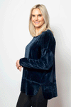 Sno Skins Plush Boyfriend Pullover in Navy. Polyester velvet oversized crew neck top. Top stitch seam detailing. Long sleeves. Curved hem_t_34688412516552
