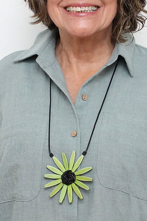 Flower Statement Necklace_34338279719112