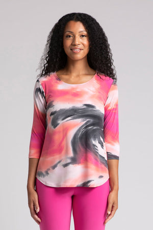 Sympli Go To Classic Relax Print Top in Marble. Shades of pink, black and white swirl print.Modified crew neck 3/4 sleeve relaxed top with curved hem. Side slits. Relaxed fit_34817885896904
