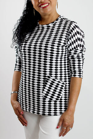 Top Ligne Boxy Dolman Top with Slant Pocket in Black/White. Honeycomb patern crew neck top with dolman sleeve and Drop shoulder. Single slant pocket on front. Slight high low hem with curved side hem in front and straight at back._32918396174536